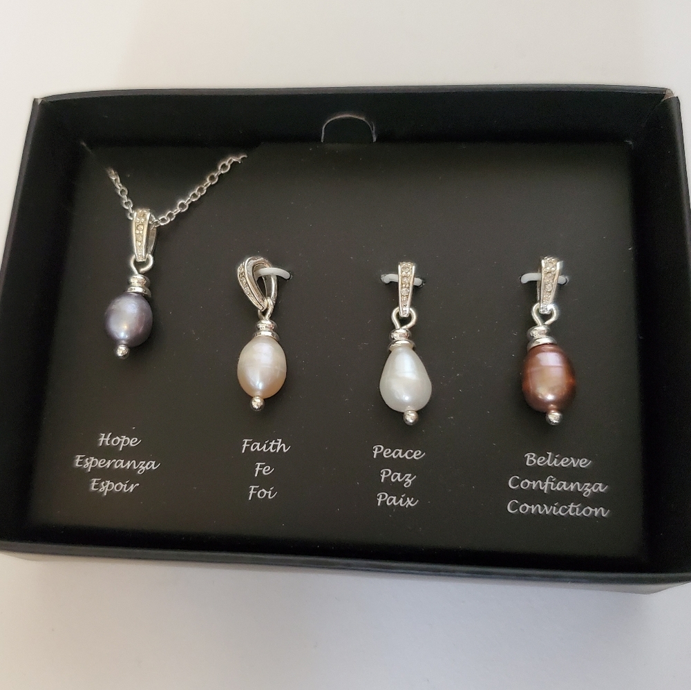 Avon Interchangeable pearl necklace set